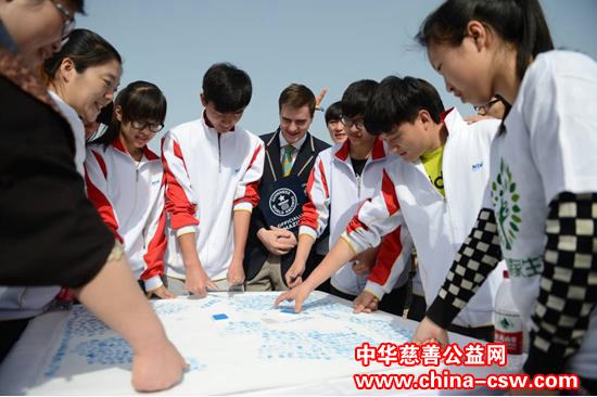 小手指大绘画 三生公司创吉尼斯世界纪录!